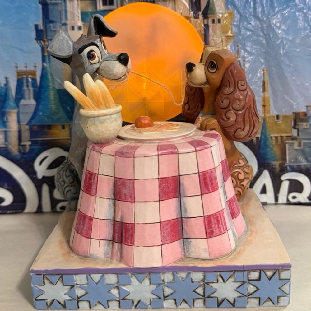 Disney parks Jim Shore Lady & tramp a moonlit romance light up figure